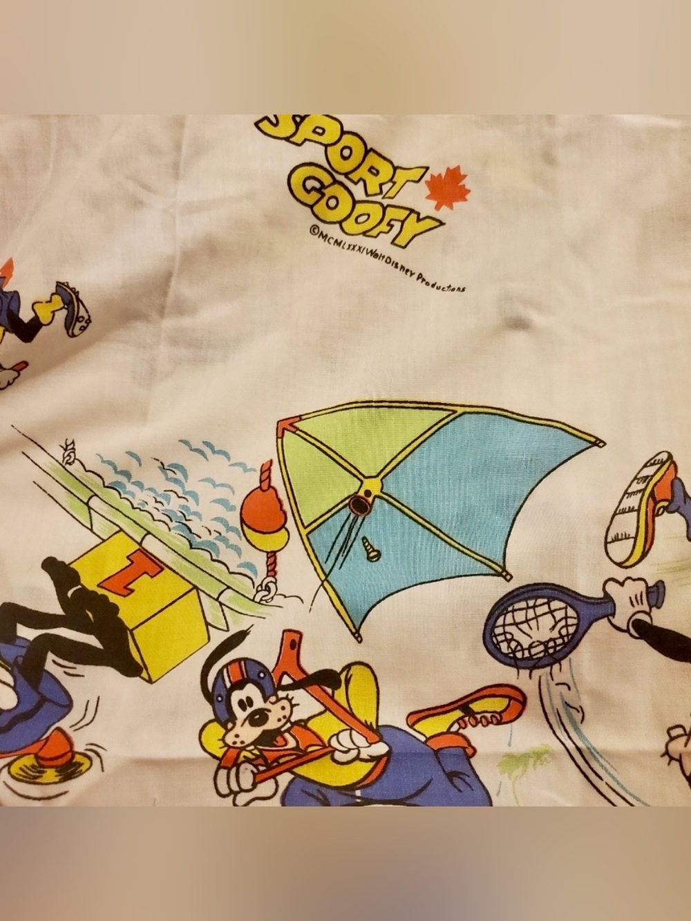 DISNEY - SPORT GOOFY  - TEAM CANADA 🇨🇦 FITTED TWIN SHEET - VINTAGE 1981